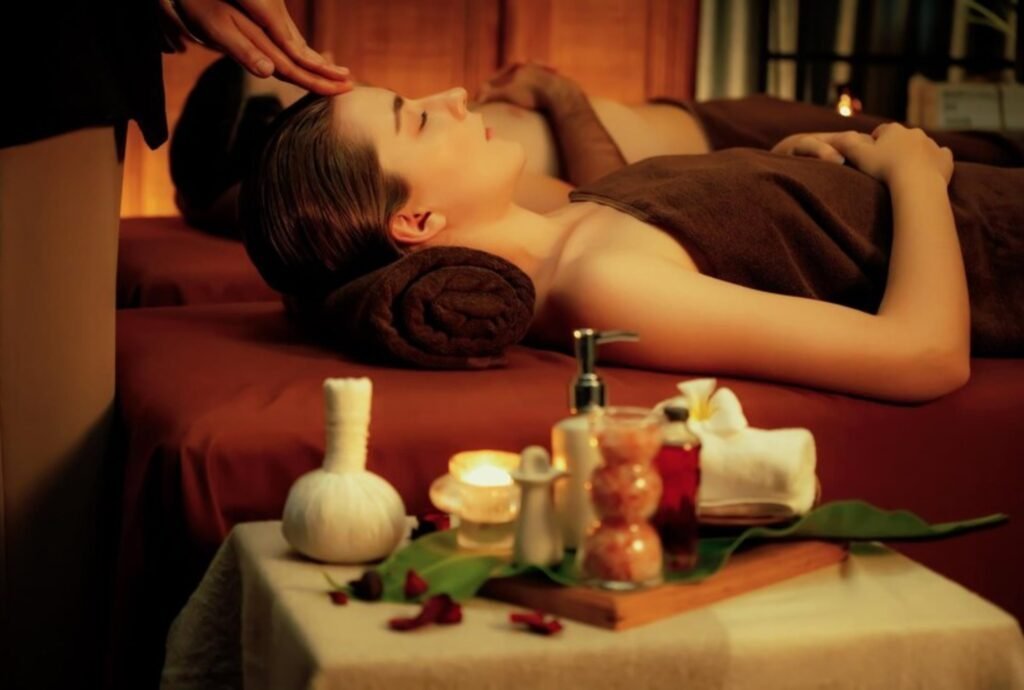 Aroma therapy massage with warm essential oils at Riborn Spa Thane